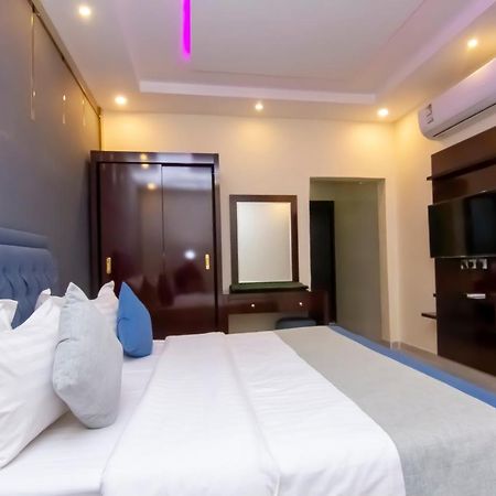 ال متعب سويتس الفلاح 1 Aparthotel Riaad Buitenkant foto