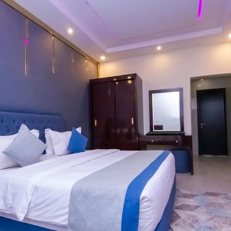ال متعب سويتس الفلاح 1 Aparthotel Riaad Buitenkant foto