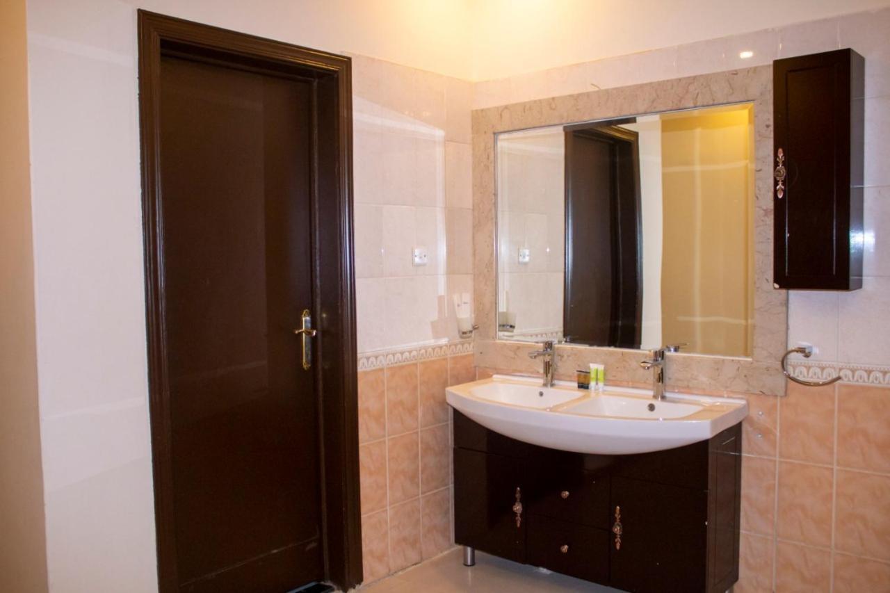 ال متعب سويتس الفلاح 1 Aparthotel Riaad Buitenkant foto
