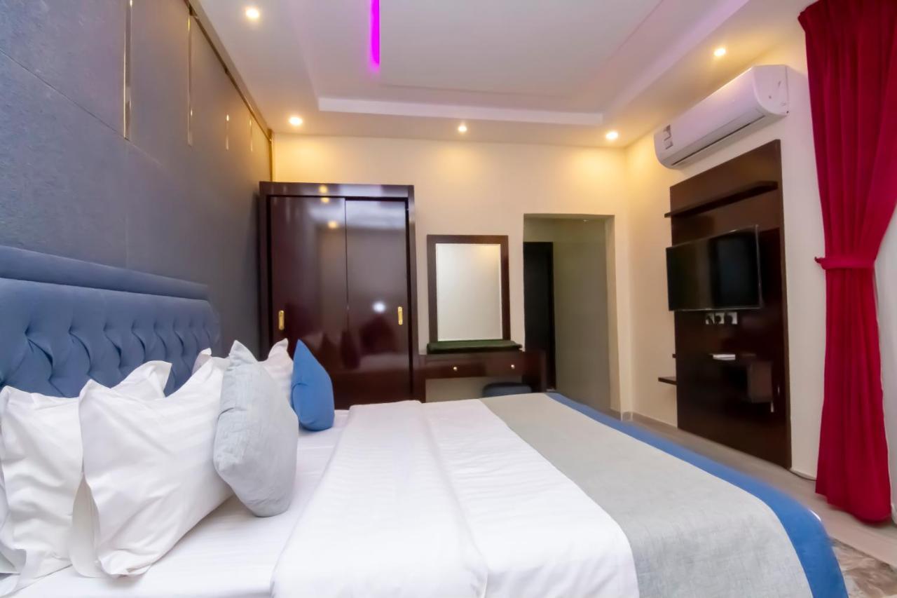 ال متعب سويتس الفلاح 1 Aparthotel Riaad Buitenkant foto