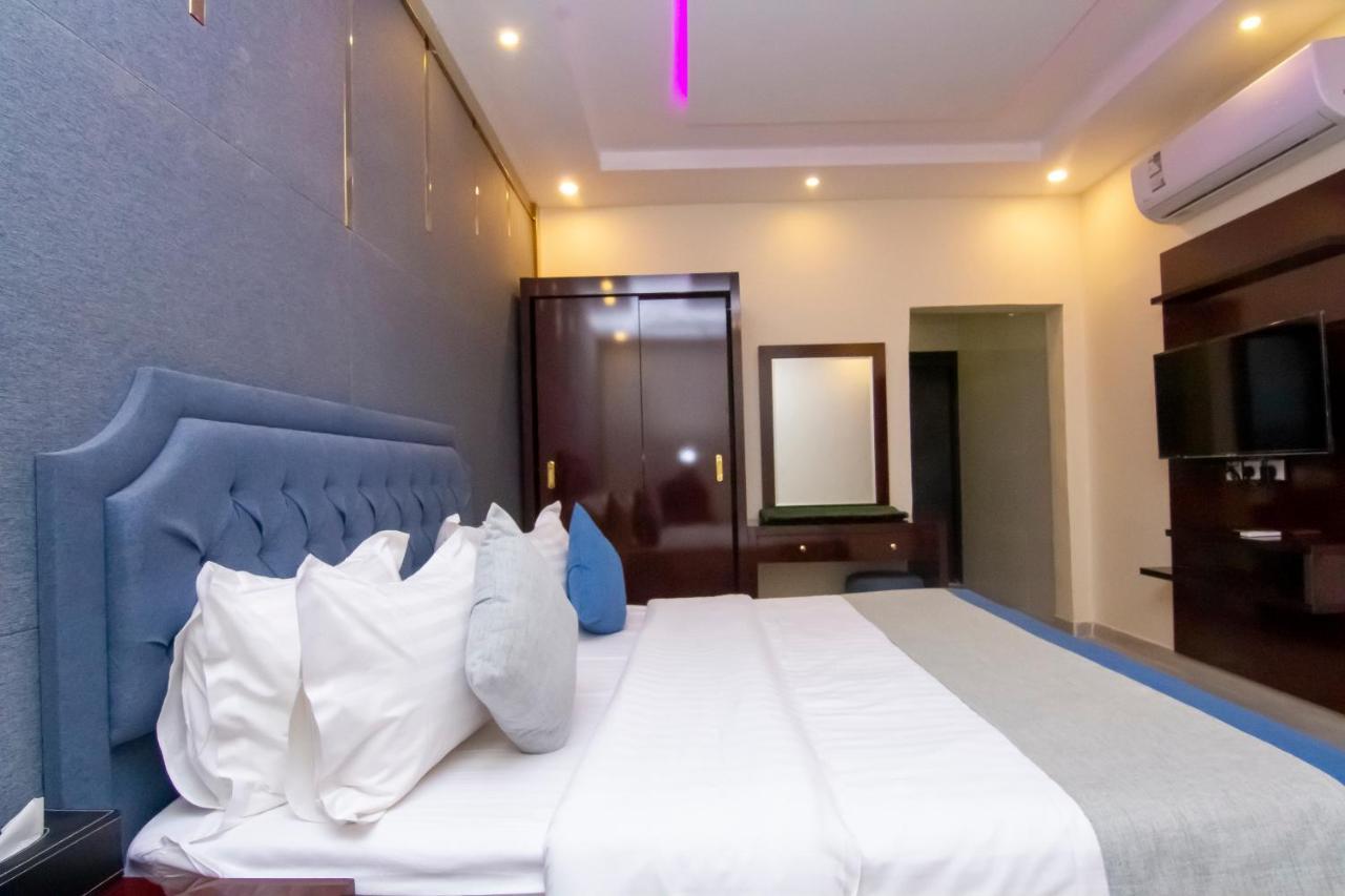 ال متعب سويتس الفلاح 1 Aparthotel Riaad Buitenkant foto