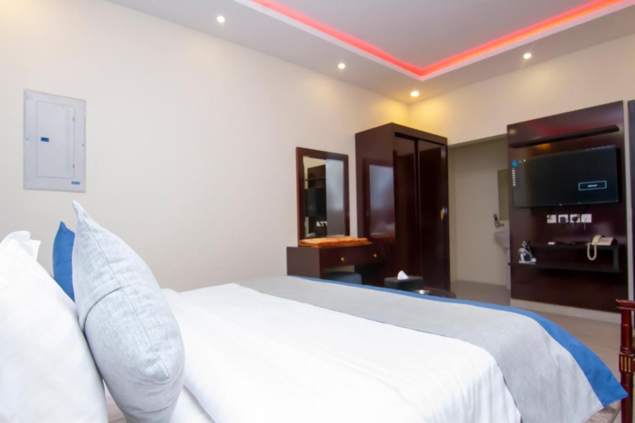 ال متعب سويتس الفلاح 1 Aparthotel Riaad Buitenkant foto