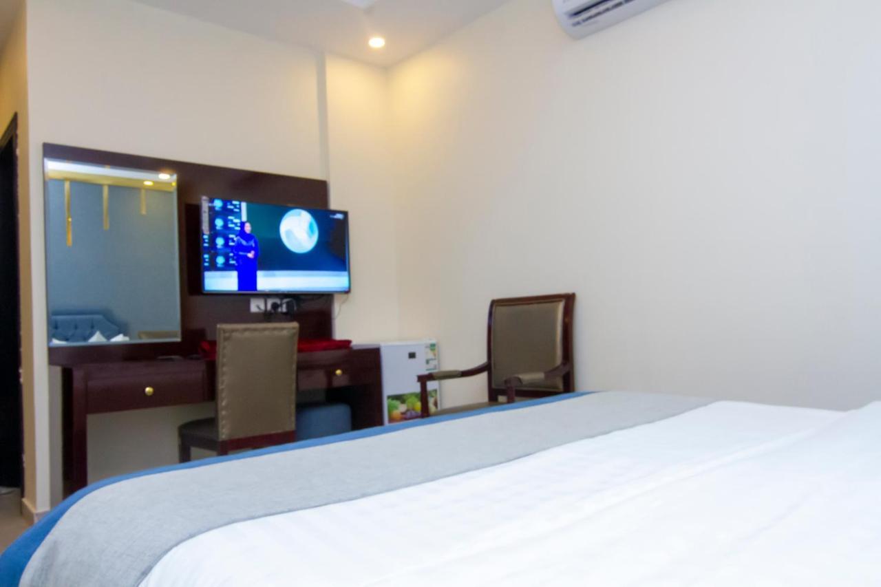 ال متعب سويتس الفلاح 1 Aparthotel Riaad Buitenkant foto