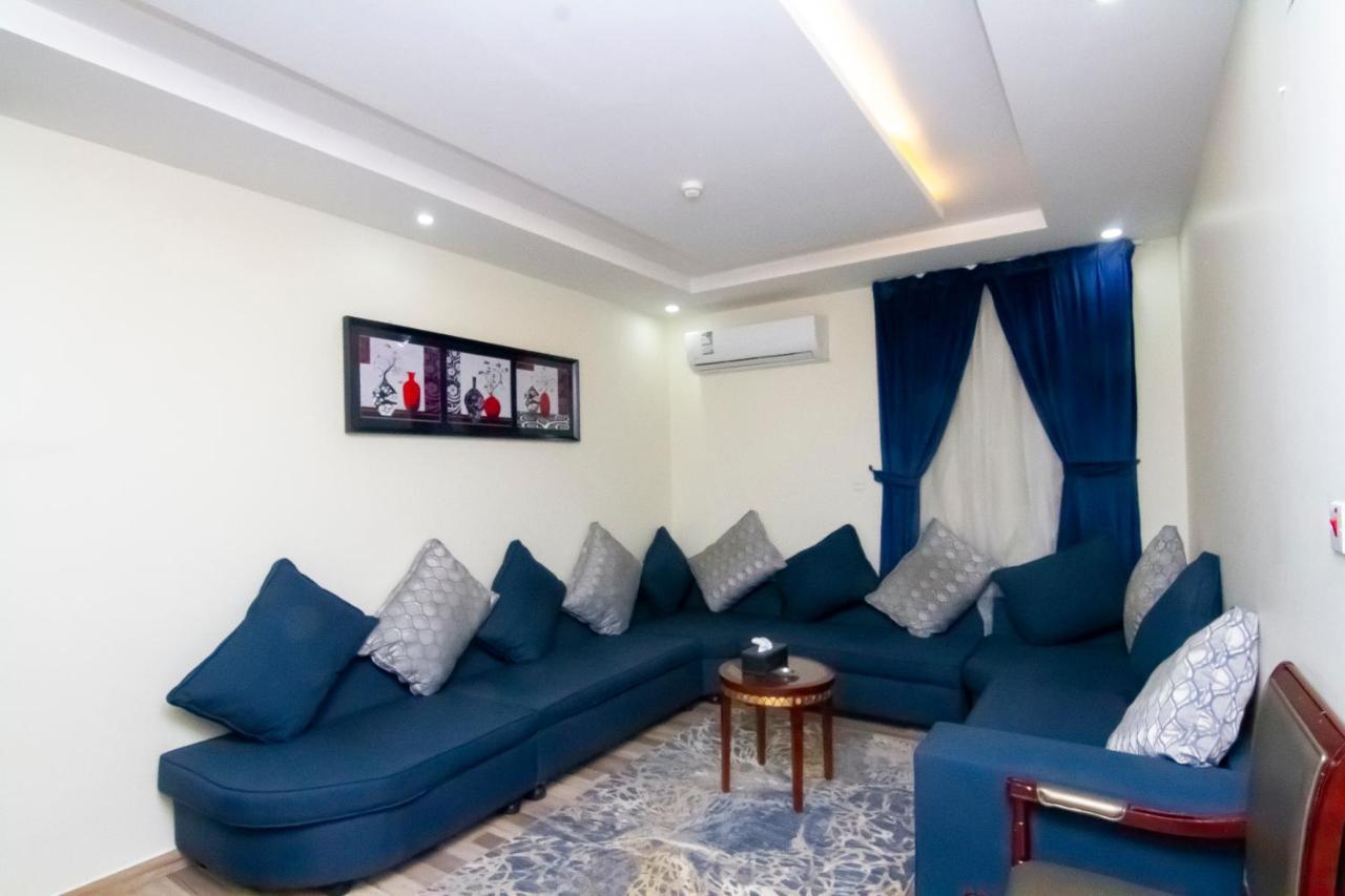 ال متعب سويتس الفلاح 1 Aparthotel Riaad Buitenkant foto