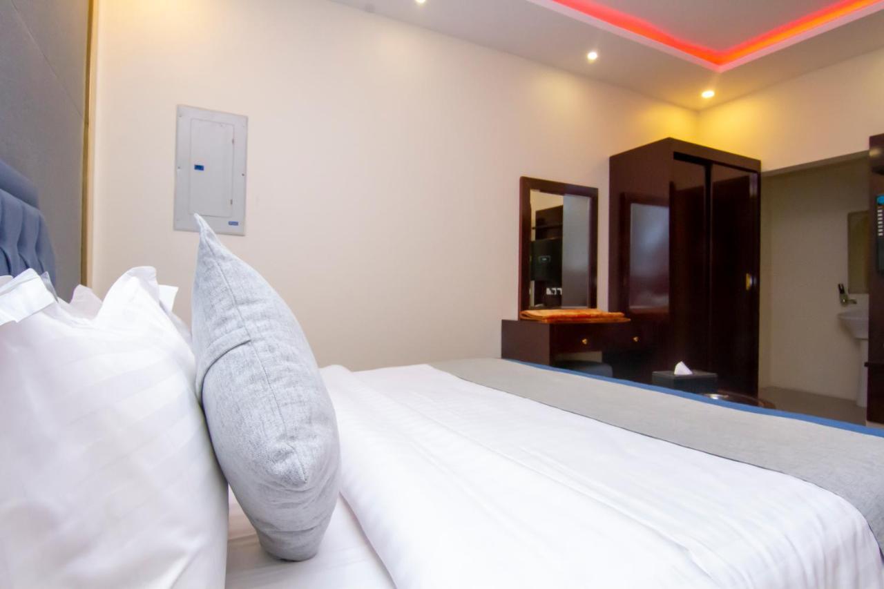 ال متعب سويتس الفلاح 1 Aparthotel Riaad Buitenkant foto