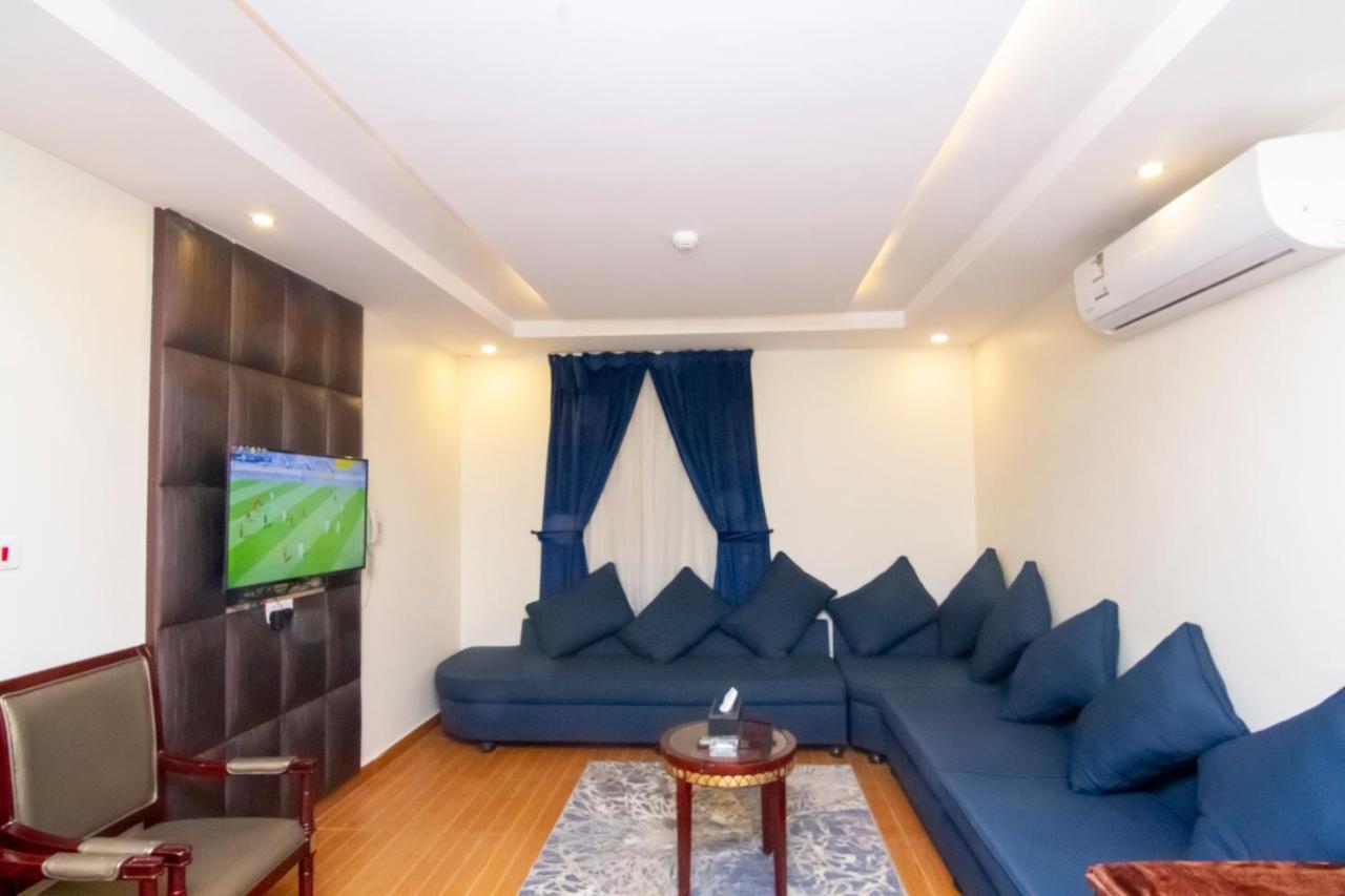 ال متعب سويتس الفلاح 1 Aparthotel Riaad Buitenkant foto